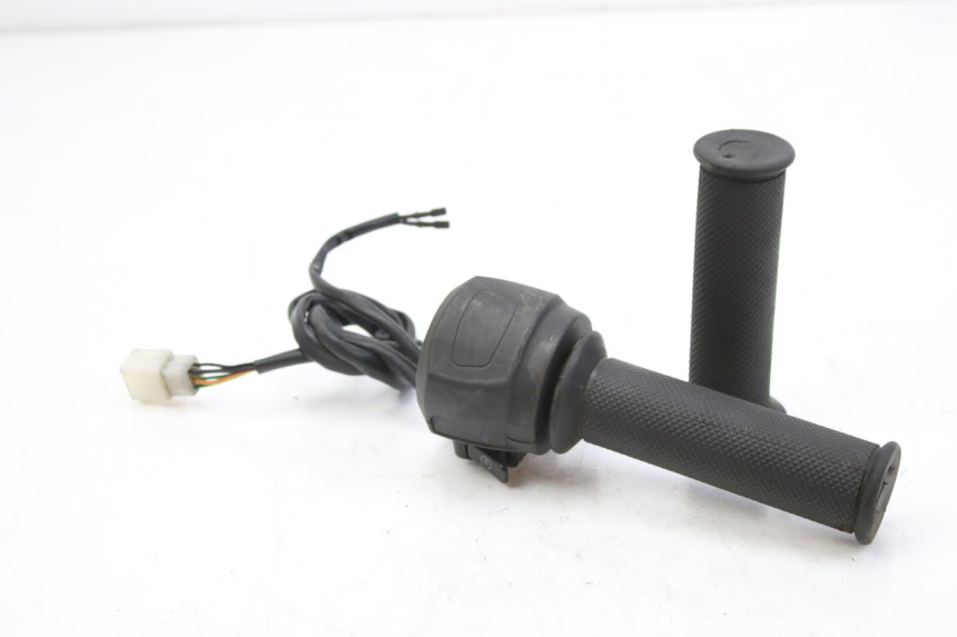 photo de COMMUTATORE DESTRO APRILIA SR R 2T LC 50 (2018 - 2021)