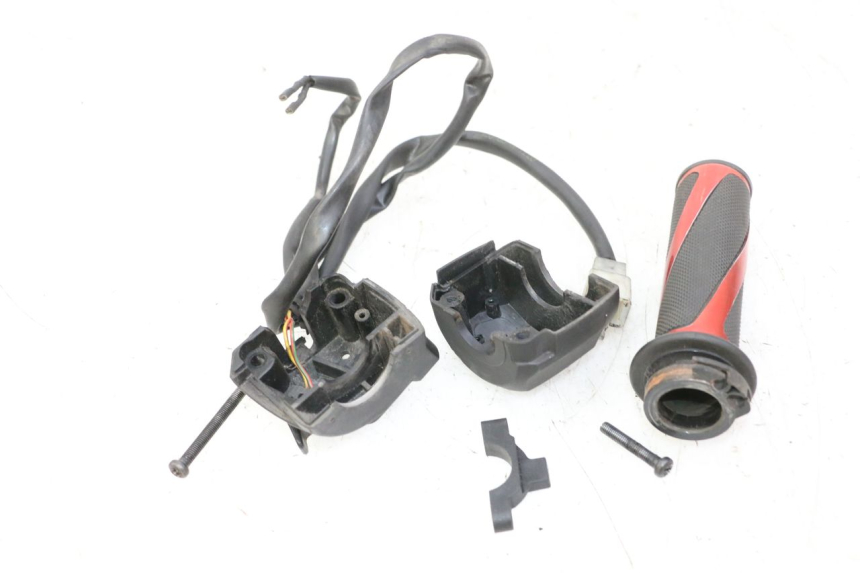 photo de COMMUTATORE DESTRO APRILIA SR R 2T LC 50 (2018 - 2021)