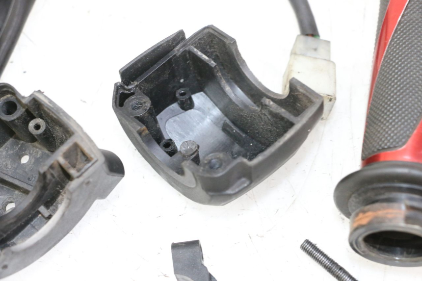 photo de COMMUTATORE DESTRO APRILIA SR R 2T LC 50 (2018 - 2021)