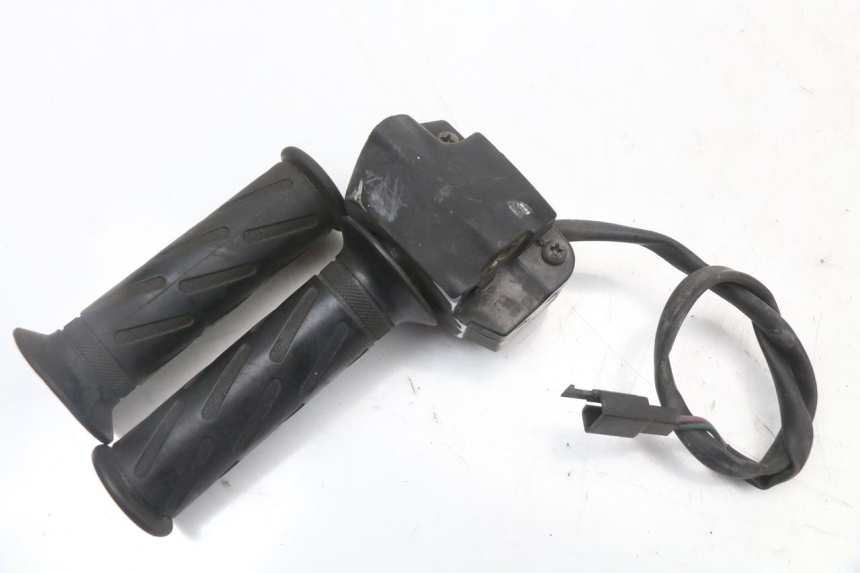 photo de COMMUTATORE DESTRO PEUGEOT STREETZONE 2T 50 (2014 - 2019)