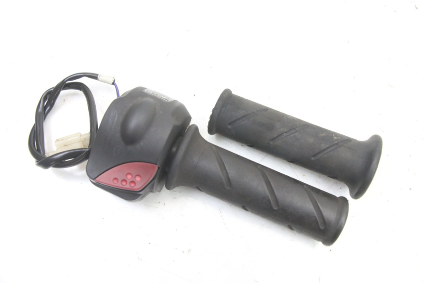 photo de COMMUTATORE DESTRO PEUGEOT TREKKER TKR 50 (2005 - 2014)