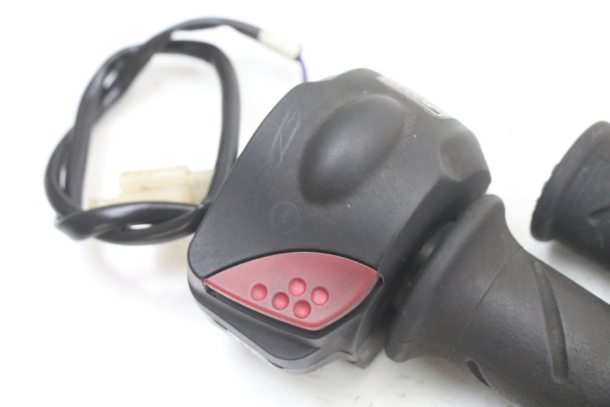 photo de COMMUTATORE DESTRO PEUGEOT TREKKER TKR 50 (2005 - 2014)