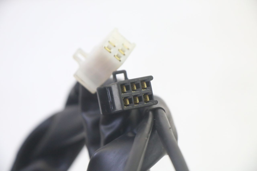 photo de COMMUTATORE DESTRO YAMAHA TRICITY 300 (2020 - 2024) - Stato della superficie e materiale