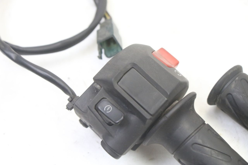 photo de COMMUTATORE DESTRO SUZUKI UH BURGMAN 125 (2002 - 2006)