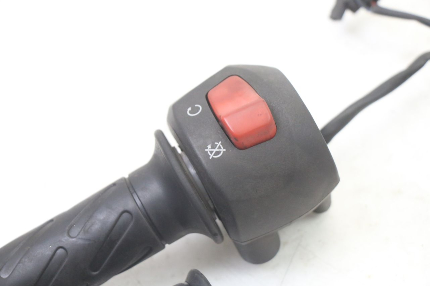 photo de COMMUTATORE DESTRO SUZUKI UH BURGMAN 125 (2002 - 2006)