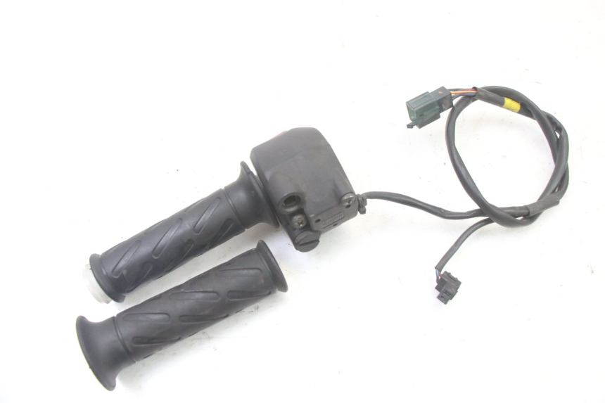 photo de COMMUTATORE DESTRO SUZUKI UH BURGMAN 125 (2002 - 2006)