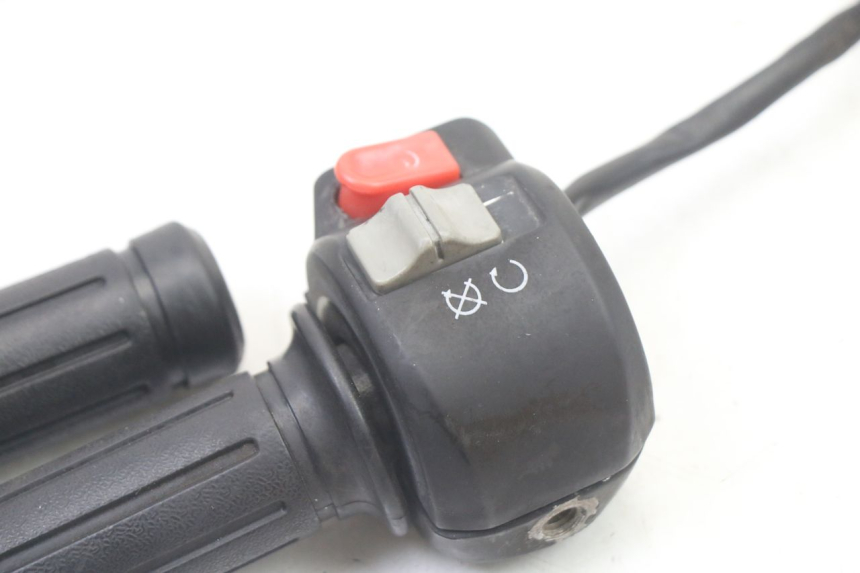 photo de MANUBRIO DESTRO PEUGEOT V-CLIC VCLIC 50 (2007 - 2013)