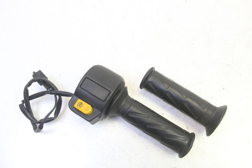 photo de MANUBRIO DESTRO PEUGEOT VIVACITY NEW 2T 50 (2008 - 2017)