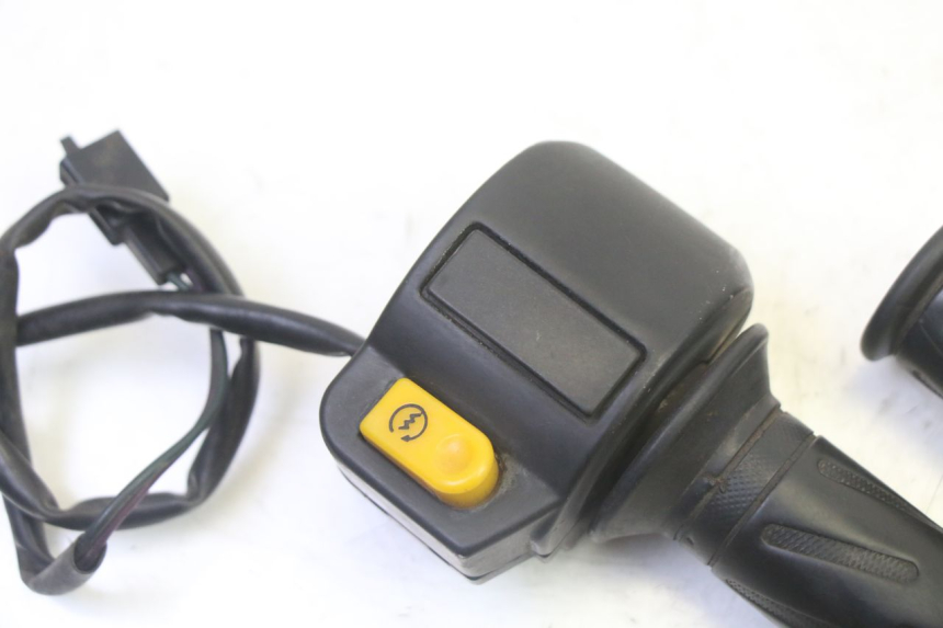 photo de MANUBRIO DESTRO PEUGEOT VIVACITY NEW 2T 50 (2008 - 2017)