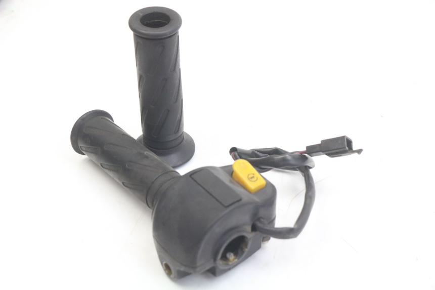 photo de COMMUTATORE DESTRO PEUGEOT VIVACITY 125 (2010 - 2017)