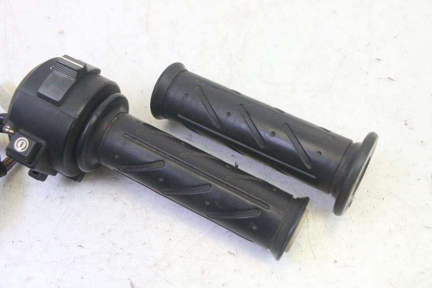 photo de MANUBRIO DESTRO DAELIM VJ ROADWIN FI 125 (2008 - 2017) - Altra angolazione