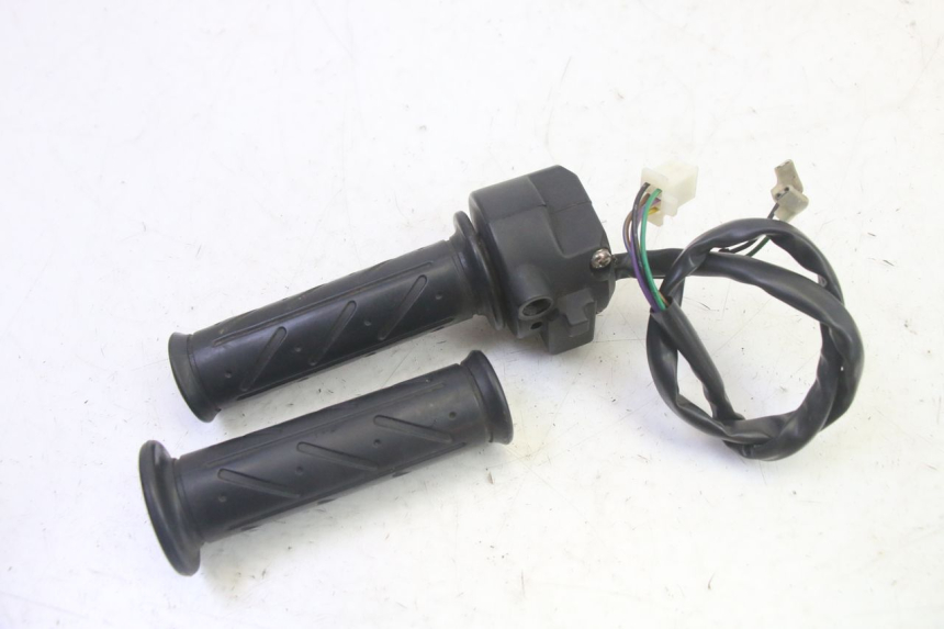 photo de MANUBRIO DESTRO DAELIM VJ ROADWIN FI 125 (2008 - 2017) - Vista d'insieme del prodotto