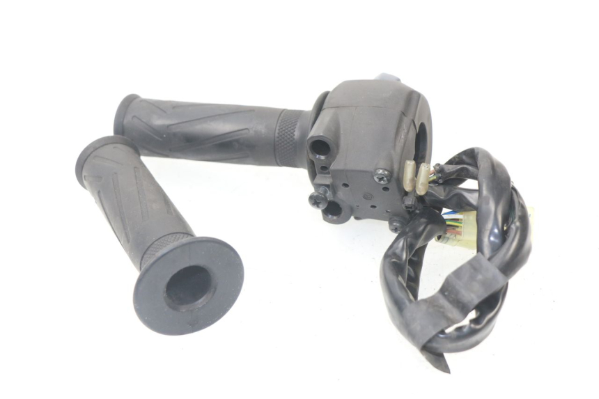 photo de COMMUTATORE DESTRO YAMAHA XMAX X-MAX ABS 125 (2014 - 2016) - Zoom sullo stato d'uso