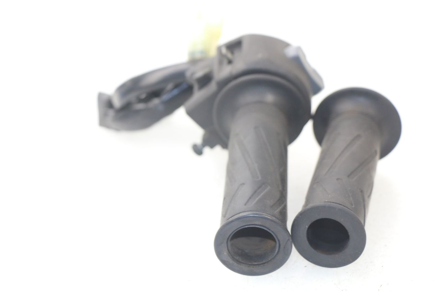 photo de COMMUTATORE DESTRO YAMAHA XMAX X-MAX ABS 125 (2014 - 2016) - Vista d'insieme del prodotto