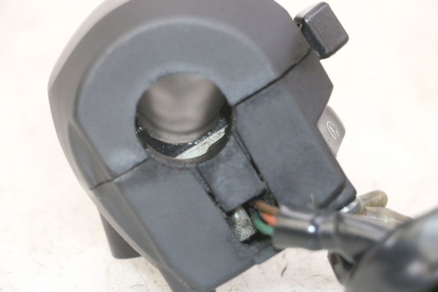 photo de MANUBRIO DESTRO YAMAHA X-MAX XMAX 125 (2010 - 2014)