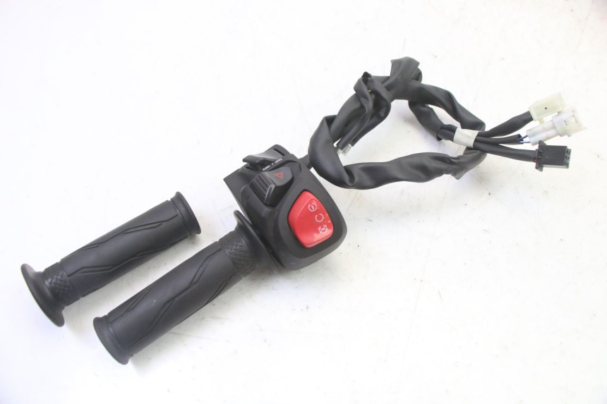 photo de COMMUTATORE DESTRO YAMAHA XMAX X-MAX 125 (2021 - 2025)