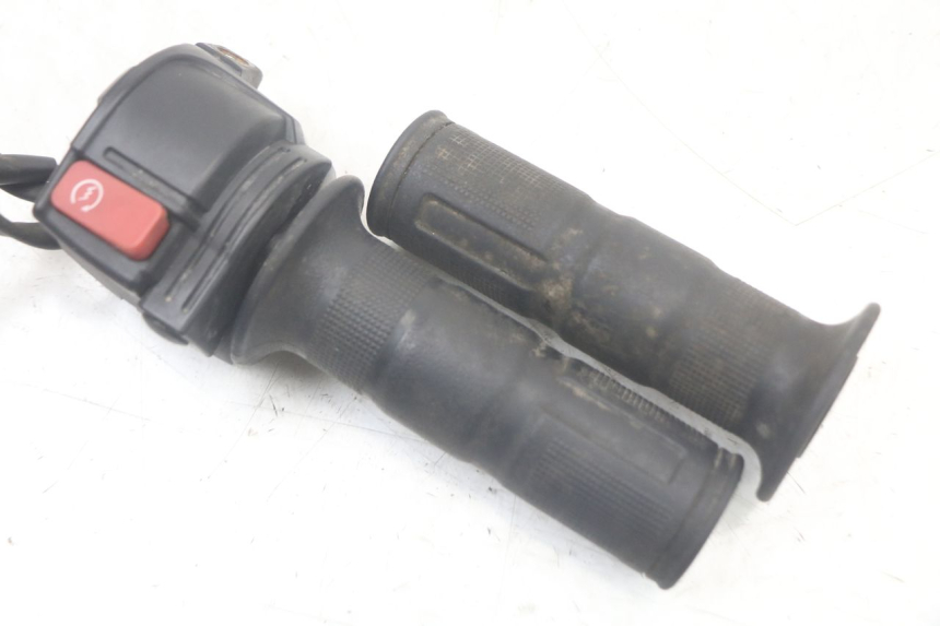 photo de MANUBRIO DESTRO YAMAHA AEROX 2T 50 (2013 - 2017)