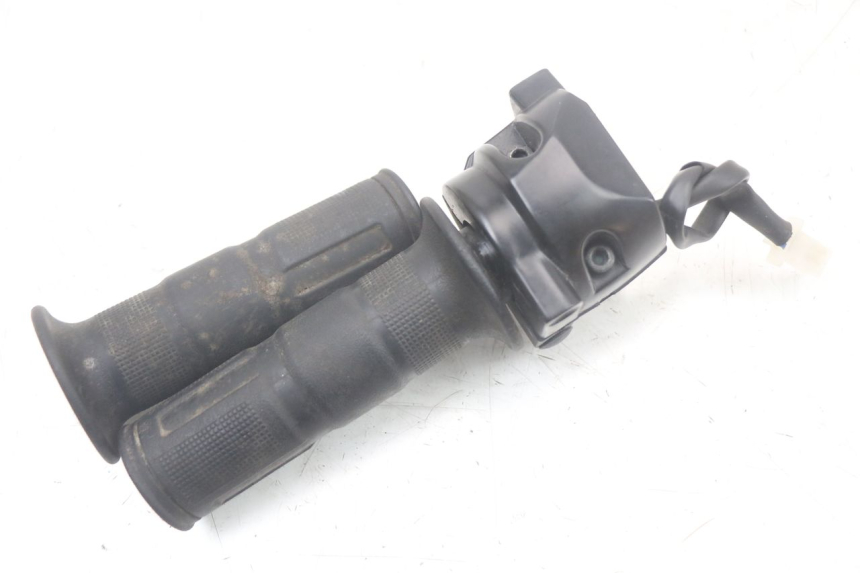 photo de MANUBRIO DESTRO YAMAHA AEROX 2T 50 (2013 - 2017)