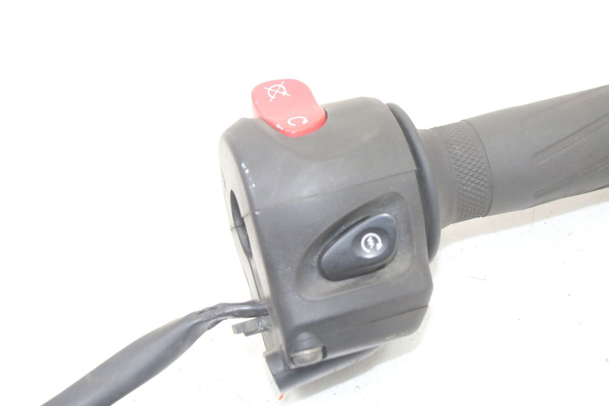 photo de COMMUTATORE DESTRO YAMAHA FZ6 FAZER S2 600 (2007 - 2011)