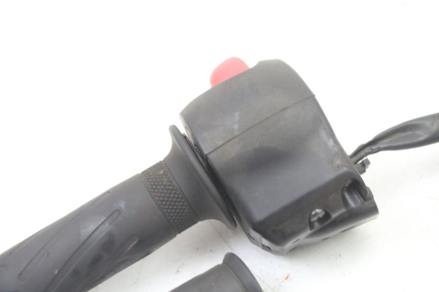photo de COMMUTATORE DESTRO YAMAHA FZ6 FAZER S2 600 (2007 - 2011)