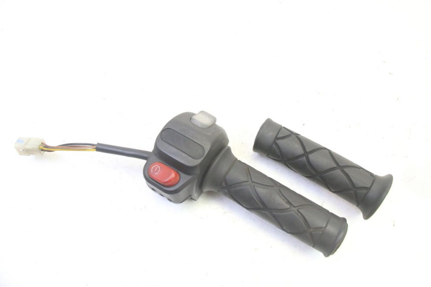 photo de MANUBRIO DESTRO YAMAHA YP MAJESTY 125 (2007 - 2010)