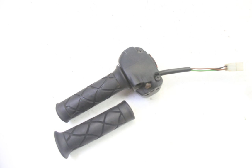 photo de MANUBRIO DESTRO YAMAHA YP MAJESTY 125 (2007 - 2010)