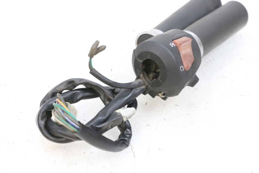 photo de COMMUTATORE DESTRO KYMCO ZING 125 (1997 - 2003) - Dettagli dei punti di fissaggio