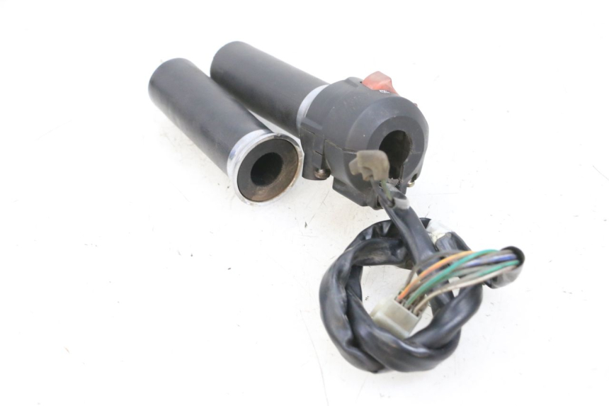 photo de COMMUTATORE DESTRO KYMCO ZING 125 (1997 - 2003) - Stato della superficie e materiale