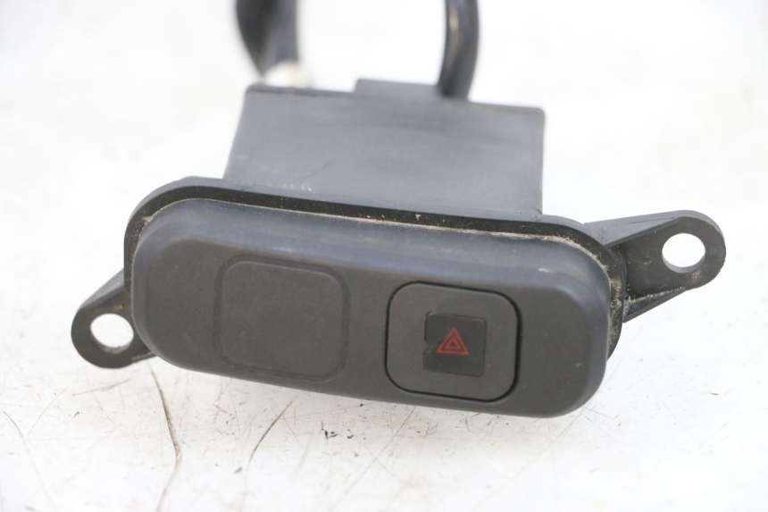 photo de COMANDO LUCI DI EMERGENZA SYM GTS EVO 125 (2009 - 2013) - Dettaglio del componente