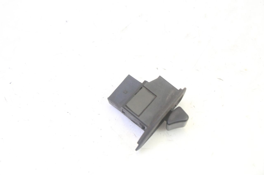 photo de COMANDO LUCI DI EMERGENZA PIAGGIO XEVO - X EVO 125 (2007 - 2016)