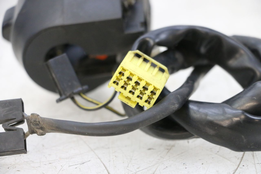 photo de COMMUTATORE SINISTRO SUZUKI GSXR GSX-R 1000 (2003 - 2004) - Primo piano tecnico