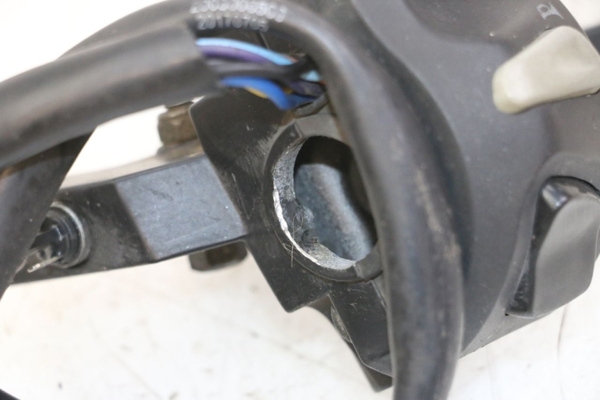 photo de COMANDO SINISTRO PEUGEOT KISBEE 4T 50 (2010 - 2017) - Dettaglio del componente