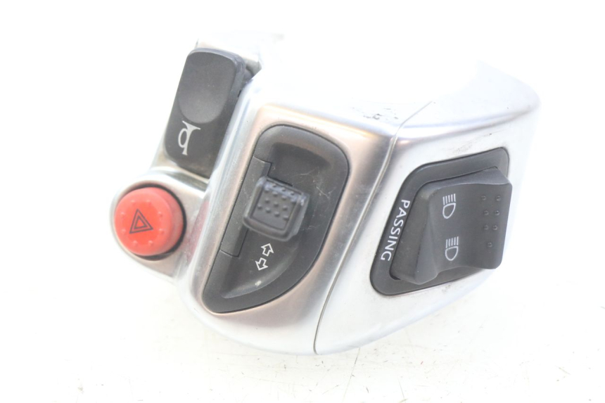 photo de MANUBRIO SINISTRO PIAGGIO MP3 125 (2006 - 2014)