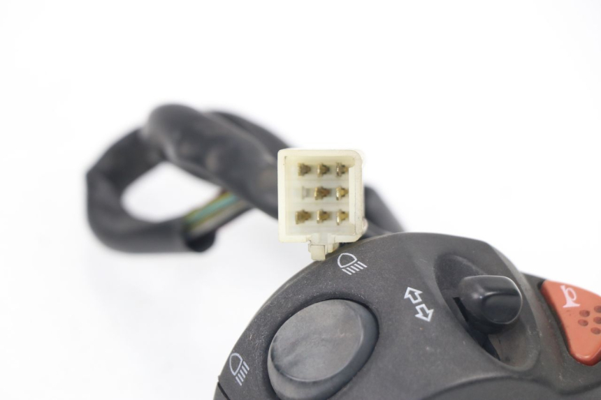 photo de MANUBRIO SINISTRO PEUGEOT SATELIS 125 (2006 - 2009)