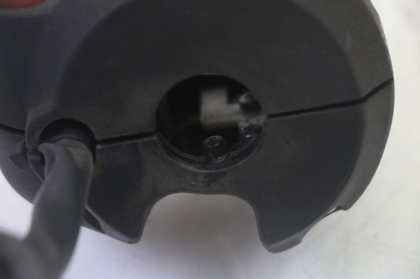 photo de MANUBRIO SINISTRO PEUGEOT SATELIS 125 (2006 - 2009)