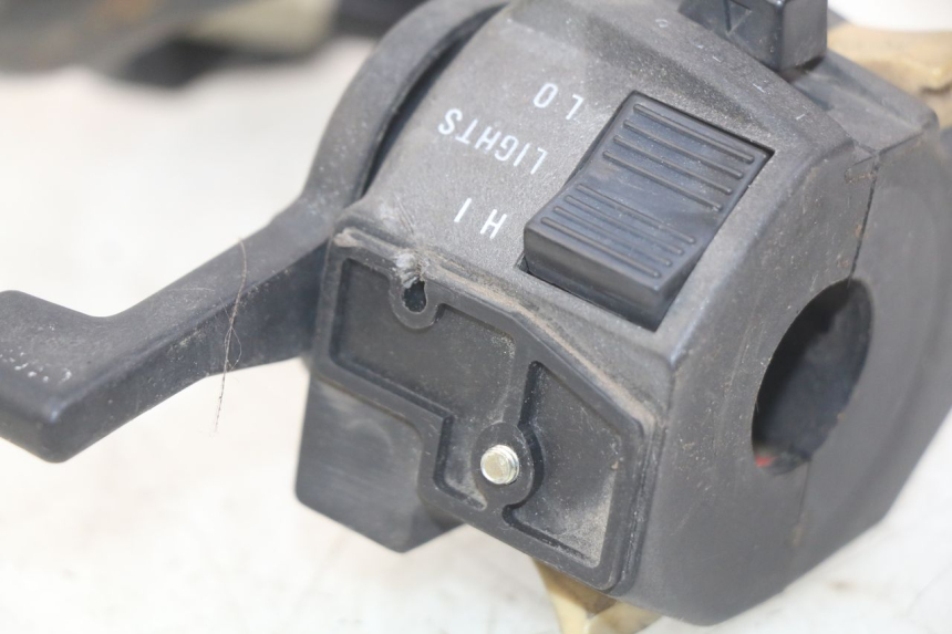 photo de MANUBRIO SINISTRO SUZUKI GSX-F GSX  F 1100 (1988 - 1994)
