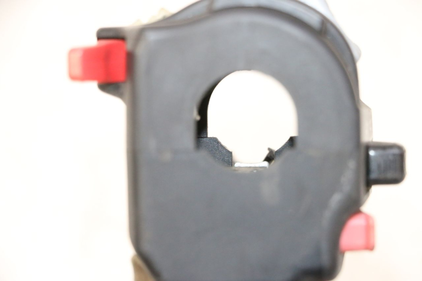 photo de MANUBRIO SINISTRO YAMAHA TDM ABS 900 (2002 - 2014)