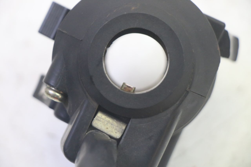 photo de MANUBRIO SINISTRO DAELIM VJ ROADWIN FI 125 (2008 - 2017) - Dettagli dei punti di fissaggio