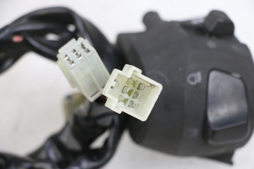 photo de MANUBRIO SINISTRO YAMAHA X-MAX XMAX 125 (2010 - 2014)