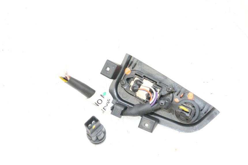 photo de COMMUTATORE PIAGGIO MP3 HPE 300 (2019 - 2026) - Vista d'insieme del prodotto