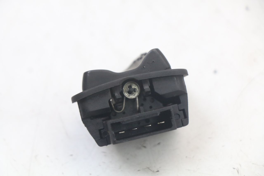 photo de COMMUTATORE LUCI PIAGGIO LIBERTY IGET 4T 50 (2021 - 2025)