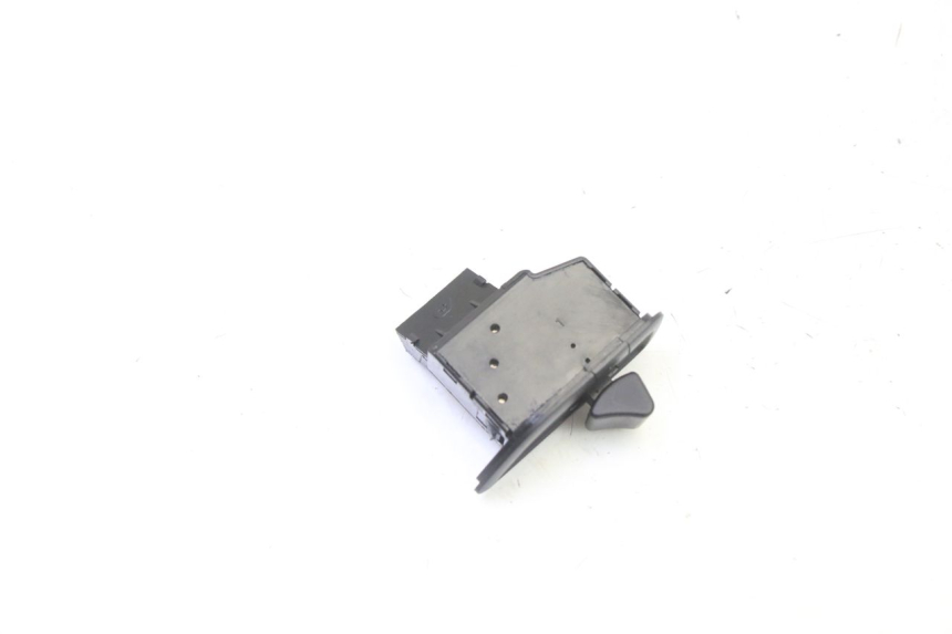 photo de COMMUTATORE ROLL LOCK PIAGGIO MP3 HPE 310 (2024 - 2025)
