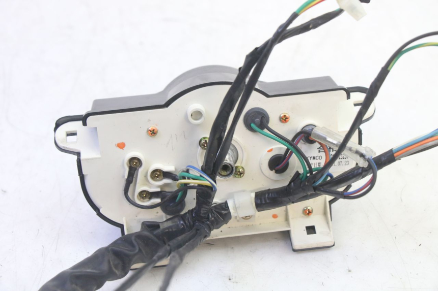 photo de CONTACHILOMETRI KYMCO AGILITY 4T 50 (2018 - 2022) - Stato della superficie e materiale