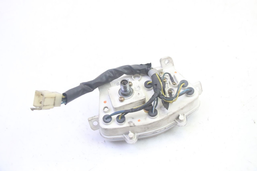 photo de CONTACHILOMETRI PEUGEOT KISBEE 4T 50 (2018 - 2022) - Stato della superficie e materiale