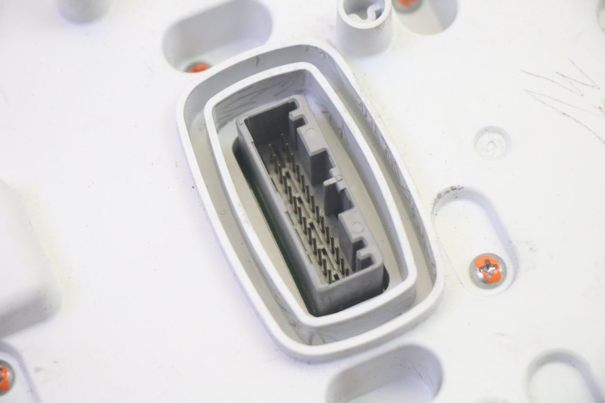 photo de CONTACHILOMETRI PIAGGIO MP3 HPE 350 (2018 - 2020) - Altra vista dell'articolo