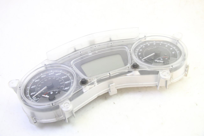 photo de CONTACHILOMETRI PIAGGIO MP3 HPE 350 (2018 - 2020) - Dettagli dei punti di fissaggio