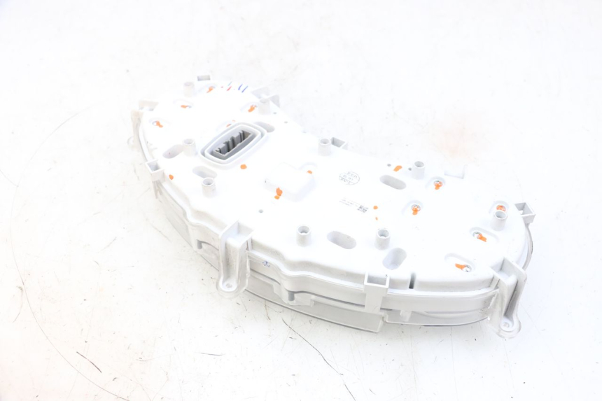 photo de CONTACHILOMETRI PIAGGIO MP3 HPE 300 (2019 - 2026) - Altra angolazione