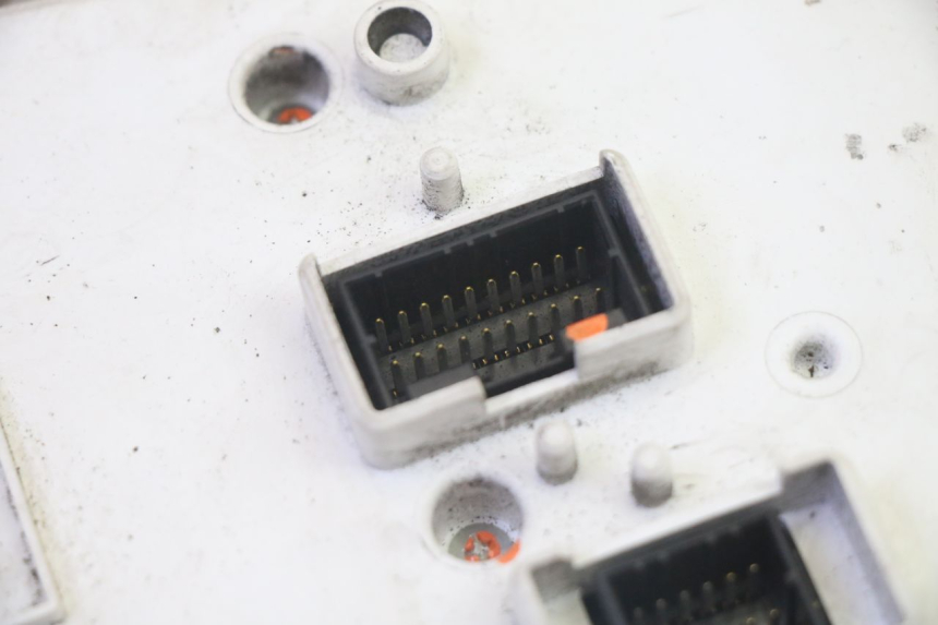 photo de CONTACHILOMETRI PIAGGIO MP3 125 (2006 - 2014) - Caratteristiche distintive