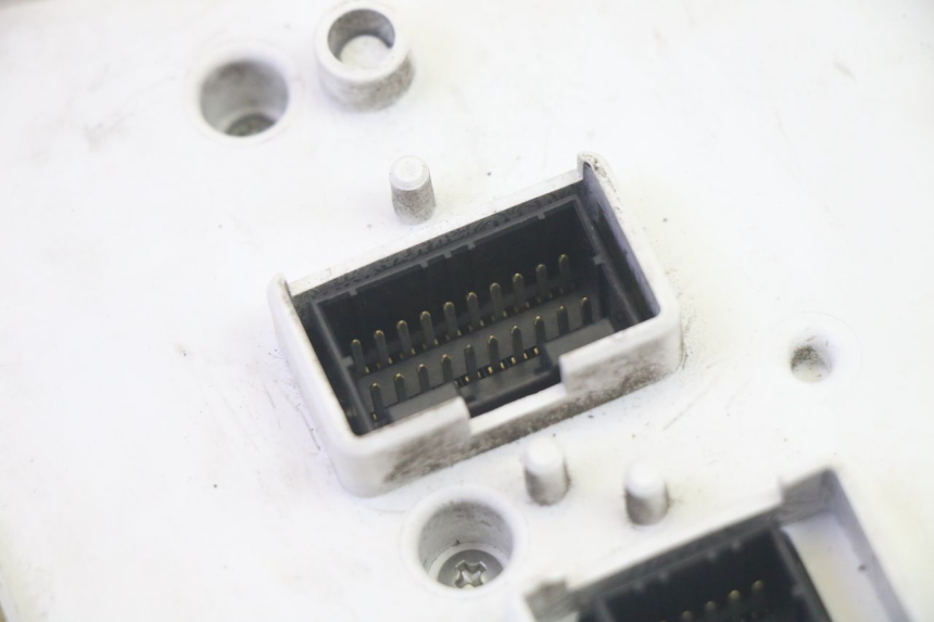 photo de CONTACHILOMETRI PIAGGIO MP3 RL 250 (2007 - 2010) - Altra vista dell'articolo