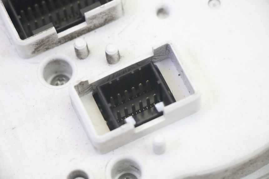 photo de CONTACHILOMETRI PIAGGIO MP3 RL 250 (2007 - 2010) - Caratteristiche distintive